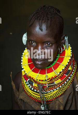 Turkana-Stamm Frau mit riesigen Halsketten und Ohrringe, Turkana-See, Loiyangalani, Kenia Stockfoto