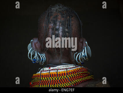 Turkana-Stamm Frau mit riesigen Halsketten und Ohrringe, Turkana-See, Loiyangalani, Kenia Stockfoto