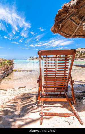 Isla Mujeres, Mexiko - 23. April 2014: Tagesansicht tropischen Meer und die Küste am berühmten Strand von Playa del Norte in Isla Mujeres Stockfoto