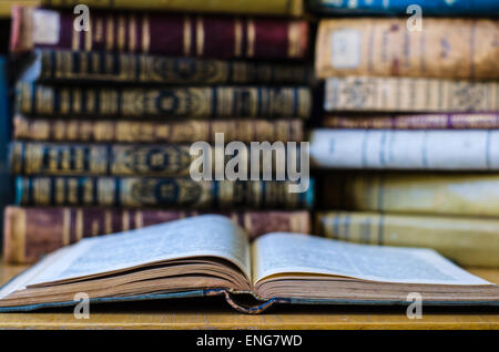 alte antike Bücher im altpreußischen Sprache Stockfoto