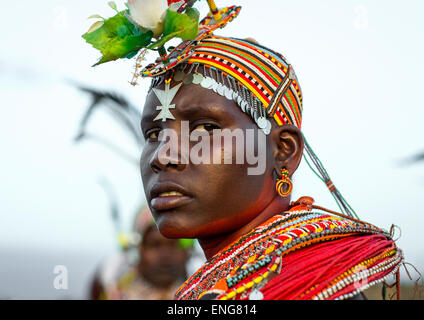 Rendille Tribeswoman tragen traditionelle Kopfbedeckung und Schmuck, Turkana-See, Loiyangalani, Kenia Stockfoto