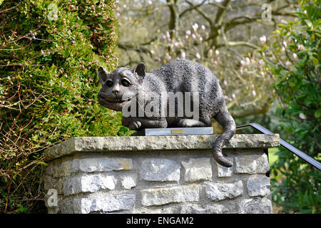 Cheshire Cat, Alice im Wunderland Kilver Court Gardens, Shepton Mallet, Somerset, im Besitz von Roger und Monty Saul. Stockfoto