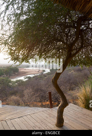 Bestandteil der luxuriösen Sasaab Lodge am Ufer des Uaso Nyiru Fluss, Samburu County, Samburu National Reserve, Kenia Stockfoto