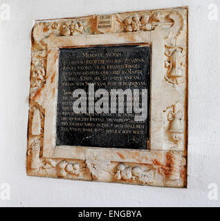 17. Jahrhundert Gedenktafel in der Kirche Allerheiligen am Morston, Norfolk, England, Vereinigtes Königreich. Stockfoto