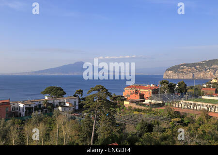 Vesuv und den Golf von Neapel nach Sorrent, Italien. Stockfoto