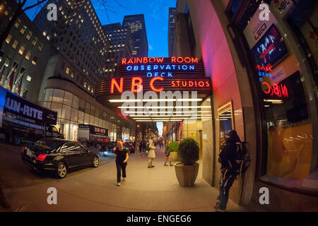 Eingang Zum 30 Rockefeller Plaza Comcast Gebaude Mit Neon
