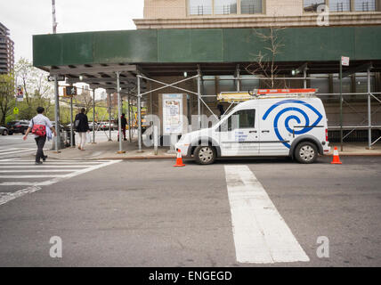 Ein Time Warner Cable van im Stadtteil Chelsea in New York am Donnerstag, 30. April 2015. TWC hatte ihr beste Quartal beim Hinzufügen von Abonnenten in sechs Jahren aber Ergebnis im ersten Quartal das Gefühl hinter den Erwartungen der Analysten. (© Richard B. Levine) Stockfoto