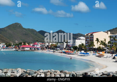 St. Martin, St. Martin, Sint Maarten, Niederländische Antillen: das Karibische Meer und die Skyline von Philipsburg nähert sich der Hafen des holländischen Stadt Stockfoto