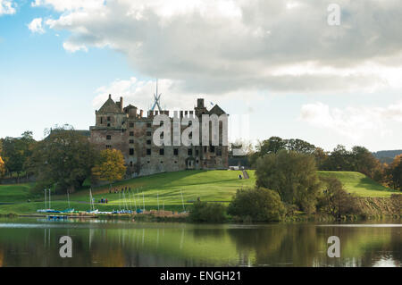 Linlithgow Palace und seine Loch in West Lothian, Schottland Stockfoto