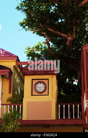 Philipsburg, St. Martin, St. Martin, Sint Maarten, Niederländische Antillen, Karibik: eine Uhr im Zentrum der niederländischen Hauptstadt der Insel Stockfoto