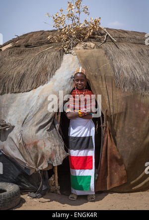 Rendille Tribeswoman tragen traditionelle Kopfbedeckung und Schmuck, Marsabit District, Ngurunit, Kenia Stockfoto