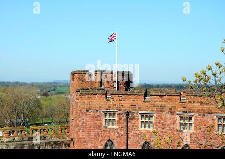 Erhöhten Blick auf die Sandstein-Schloss und Gärten, Shrewsbury, Shropshire, England, UK, West-Europa. Stockfoto