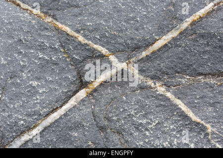 Muster auf Felsen auf der Insel Harris, Schottland in Form einer Saltire Stockfoto