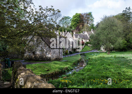 Bibury das schönste Dorf inEngland wie gesagt von dem berühmten William Morris. Sehr beliebt bei japanischen Touristen Stockfoto