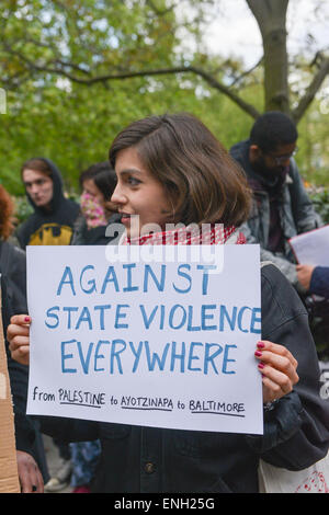 Amerikanische Botschaft, London, UK. 5. Mai 2015. Eine schwarze lebt Angelegenheit Demonstration in Solidarität mit Baltimore erfolgt vor der amerikanischen Botschaft in London. Bildnachweis: Matthew Chattle/Alamy Live-Nachrichten Stockfoto