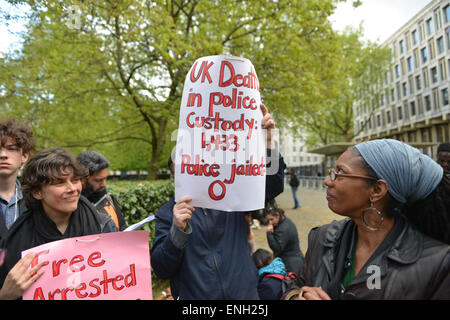 Amerikanische Botschaft, London, UK. 5. Mai 2015. Eine schwarze lebt Angelegenheit Demonstration in Solidarität mit Baltimore erfolgt vor der amerikanischen Botschaft in London. Bildnachweis: Matthew Chattle/Alamy Live-Nachrichten Stockfoto