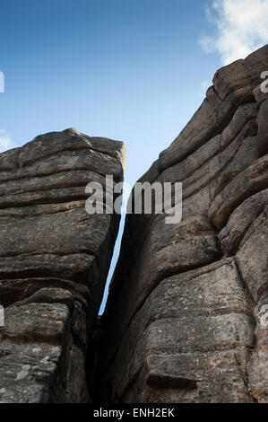 Gritstone rockt auf Stanage Edge im Peak District Stockfoto