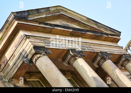 Stein-Spalten auf Kosten des Hauses an der Calke Abbey, Derbyshire, England, UK. Stockfoto