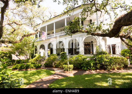 Queen Anne-Stil zu Hause jetzt zwei Meeting Street Inn in historischen Charleston, SC. Stockfoto