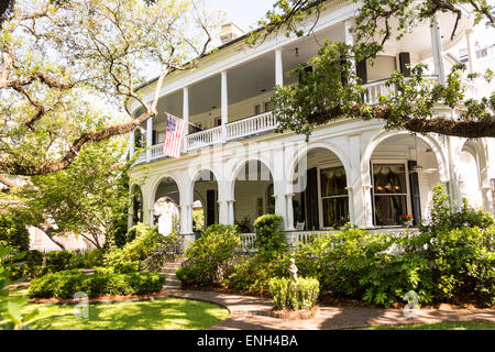 Queen Anne-Stil zu Hause jetzt zwei Meeting Street Inn in historischen Charleston, SC. Stockfoto