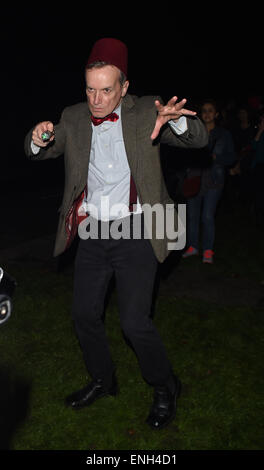 Jonathan Ross' Halloween-Party - Ankünfte. Frank Skinner besucht die Party verkleidet als Arzt, Featuring: Frank Skinner wo: London, Vereinigtes Königreich bei: 31. Oktober 2014 Stockfoto