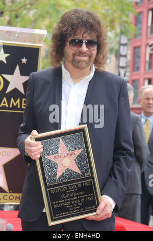 Hollywood, Kalifornien, USA. 23. April 2015. I15747CHW. Rock-Künstler Jeff Lynne geehrt mit Star auf der Hollywood Walk von Fame.1750 N. Vine Street inFront von Capitol Records Building, Hollywood, CA.04/23/2015.JEFF LYNNE. ¬ © Clinton H. Wallace/Photomundo/Fotos inc © Clinton Wallace/Globe Fotos/ZUMA Draht/Alamy Live News Stockfoto