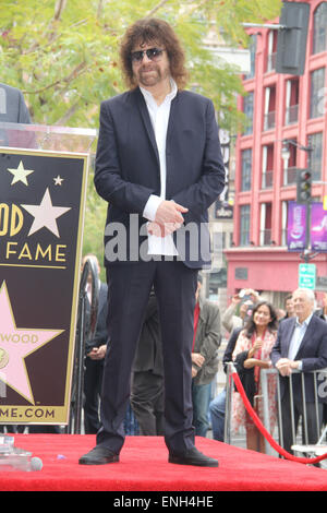 Hollywood, Kalifornien, USA. 23. April 2015. I15747CHW. Rock-Künstler Jeff Lynne geehrt mit Star auf der Hollywood Walk von Fame.1750 N. Vine Street inFront von Capitol Records Building, Hollywood, CA.04/23/2015.JEFF LYNNE. ¬ © Clinton H. Wallace/Photomundo/Fotos inc © Clinton Wallace/Globe Fotos/ZUMA Draht/Alamy Live News Stockfoto