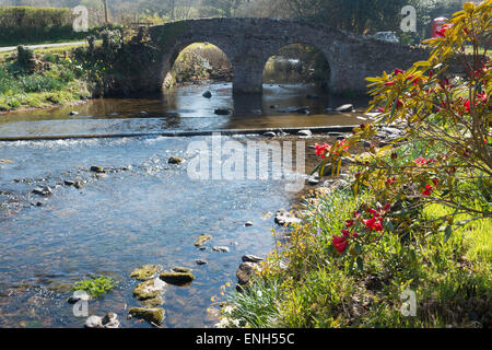 Die Brücke und Ford über Badgworthy Wasser in der kleinen Ortschaft Malmsmead in der Nähe Lorna Doones Farm berühmt geworden durch R D Blackmore Stockfoto