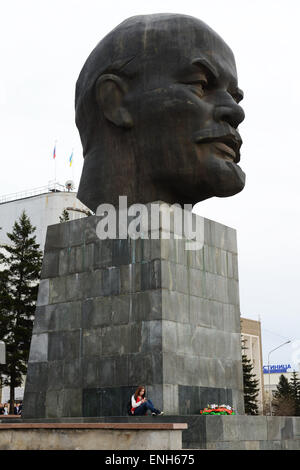 Die weltweit größte Skulptur von Lenins Kopf im zentralen Quadrat von Ulan-Ude in Sibirien. Stockfoto