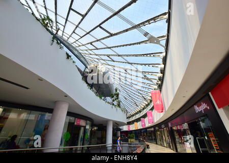 Ein Blick ins Innere der Khan Shatyr shopping und Entertainment-Center in Astana, Kasachstan, von Norman Foster entworfen Stockfoto