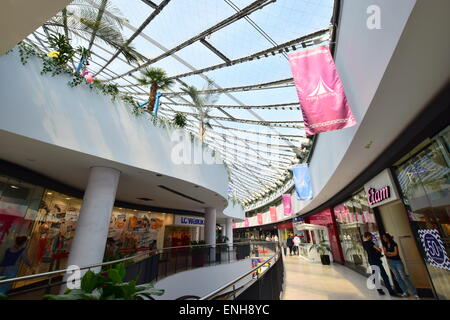Ein Blick ins Innere der Khan Shatyr shopping und Entertainment-Center in Astana, Kasachstan, von Norman Foster entworfen Stockfoto