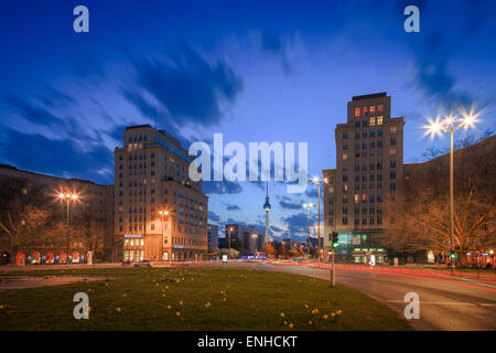 Blick Richtung Alexanderplatz Quadrat vom Strausberger Platz-Platz, Berlin, Deutschland Stockfoto