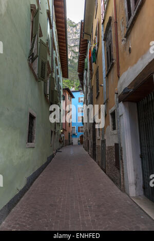 Gasse der Altstadt in Italien Stockfoto