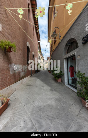 Gasse der Altstadt in Italien Stockfoto