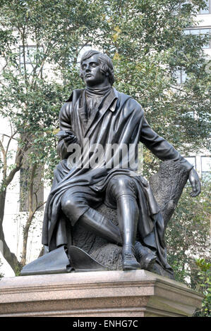 London, England, Vereinigtes Königreich. Statue von Robert Burns (schottischer Dichter, 1759-96) in Victoria Embankment Gardens (1884, Sir John Steele) Stockfoto