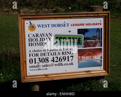 Melden Sie Werbung Wohnwagen Ferienhäuser für Verkauf, in der Nähe von West Bay, Dorset, Großbritannien Stockfoto