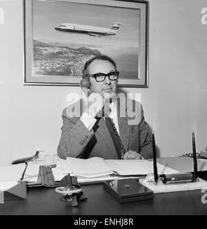 Britische Fluggesellschaft Unternehmer Freddie Laker abgebildet auf seine Laker Airways Büros. 22. Februar 1969. Stockfoto