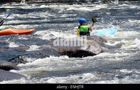 Racing auf dem Hudson River New York Adirondack State Park USA uns Amerika Kajaks. Wildwasser-Derby. Stockfoto