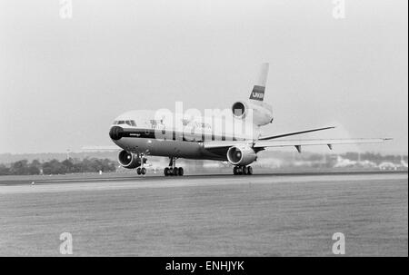 Der Erstflug des neuen transatlantischen Skytrain Service vom Flughafen Gatwick, London zum Flughafen JFK New York ins Leben gerufen von Laker Airways Chef Freddie Laker. Der Flug bietet Platz für 345 Passagiere und Kosten £59 für ein Ticket. 345-Sitz McDonnell Douglas DC-10 Stockfoto