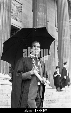 CEC Thompson (39), ehemalige Großbritannien und Irland professioneller Rugbyspieler, nach Erhalt der Wirtschaftswissenschaften von der Universität Leeds, Juli 1968 abgebildet. Stockfoto