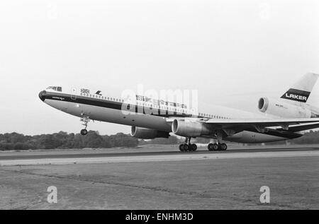 Der Erstflug des neuen transatlantischen Skytrain Service vom Flughafen Gatwick, London zum Flughafen JFK New York ins Leben gerufen von Laker Airways Chef Freddie Laker. Der Flug bietet Platz für 345 Passagiere und Kosten £59 für ein Ticket. 345-Sitz McDonnell Douglas DC-10 Stockfoto