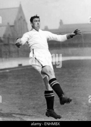 Everton Fußballspieler Dixie Dean, einen Rekord aufzustellen, wenn er 60 Liga in der Saison 1927-1928 während einer Trainingseinheit im Goodison Park im April 1933 abgebildet Tore. Stockfoto