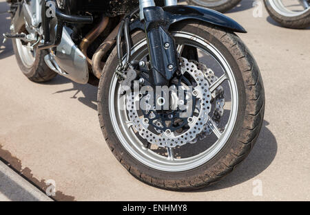 Die vorderen Bremsen eines Sportmotorrad Stockfoto