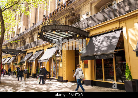 Das Waldorf Hotel, jetzt bekannt als The Waldorf Hilton Hotel London ist ein Hotel in Aldwych, London. Stockfoto