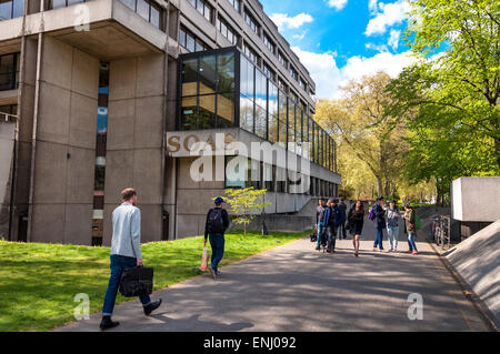 Studenten auf dem Campus an der SOAS, University of London, formal bekannt als der School of Oriental and African Studies Stockfoto