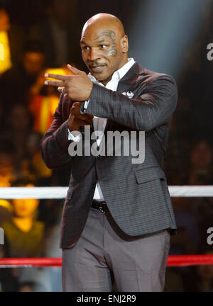 Shanghai, China. 6. Mai 2015. Der ehemalige Schwergewichts-Weltmeister Mike Tyson besucht eine Pressekonferenz des Films "Ip Man 3" in Shanghai, Ost-China, 6. Mai 2015. Mike Tyson wird voraussichtlich eine Rolle in dem Film spielen. © Ding Ting/Xinhua/Alamy Live-Nachrichten Stockfoto