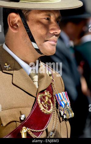 Soldat der Royal Gurkha Rifles in zeremoniellen uniform mit Medaillen Stockfoto