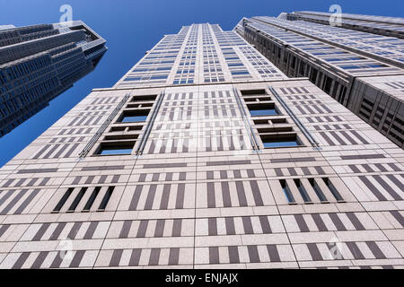 Tokyo Metropolitan Government Building, auch bezeichnet als Tokyo City Hall oder Tochō, Shinjuku, von Architekt Kenzo Tange Stockfoto