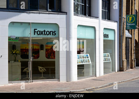 Foxtons Estate Agent Filialen, die Zeichen und Windows in Wapping East London England Großbritannien Stockfoto
