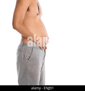 Mann hält seinen fetten Bauch, isoliert auf weißem Hintergrund. Stockfoto